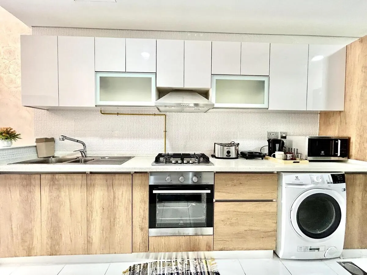 Homes2Retreat - Resort Living Close To Miracle Garden Dubai Apartment
