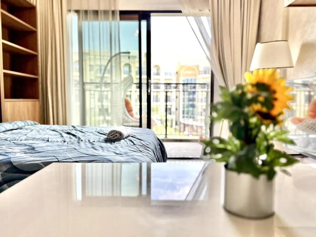 Homes2Retreat - Resort Living Close To Miracle Garden Dubai Apartment